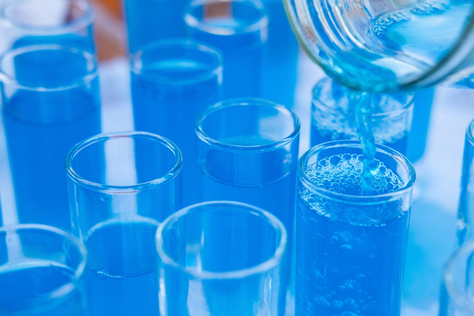 Profissionais num laboratório de investigação